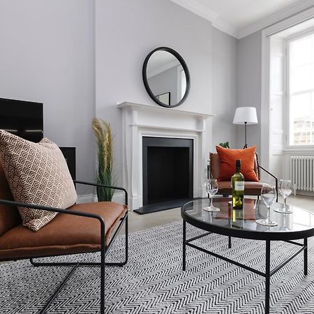 Joivy Luxurious Apt On Notable George Street Единбург Екстериор снимка