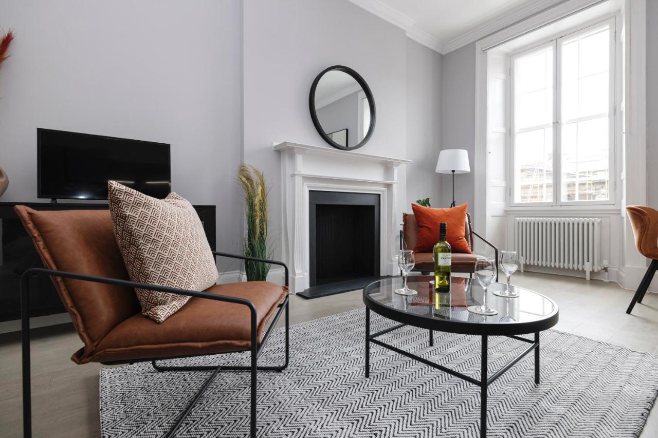 Joivy Luxurious Apt On Notable George Street Единбург Екстериор снимка