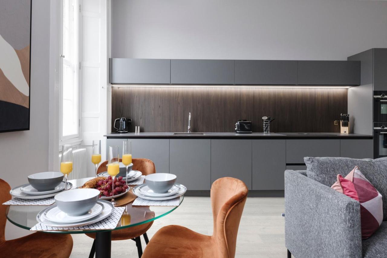 Joivy Luxurious Apt On Notable George Street Единбург Екстериор снимка