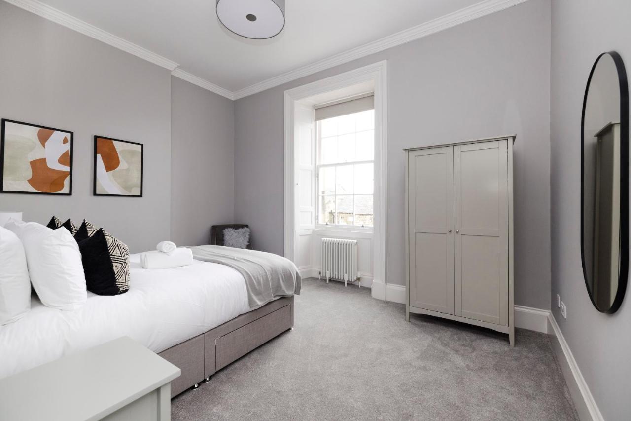 Joivy Luxurious Apt On Notable George Street Единбург Екстериор снимка