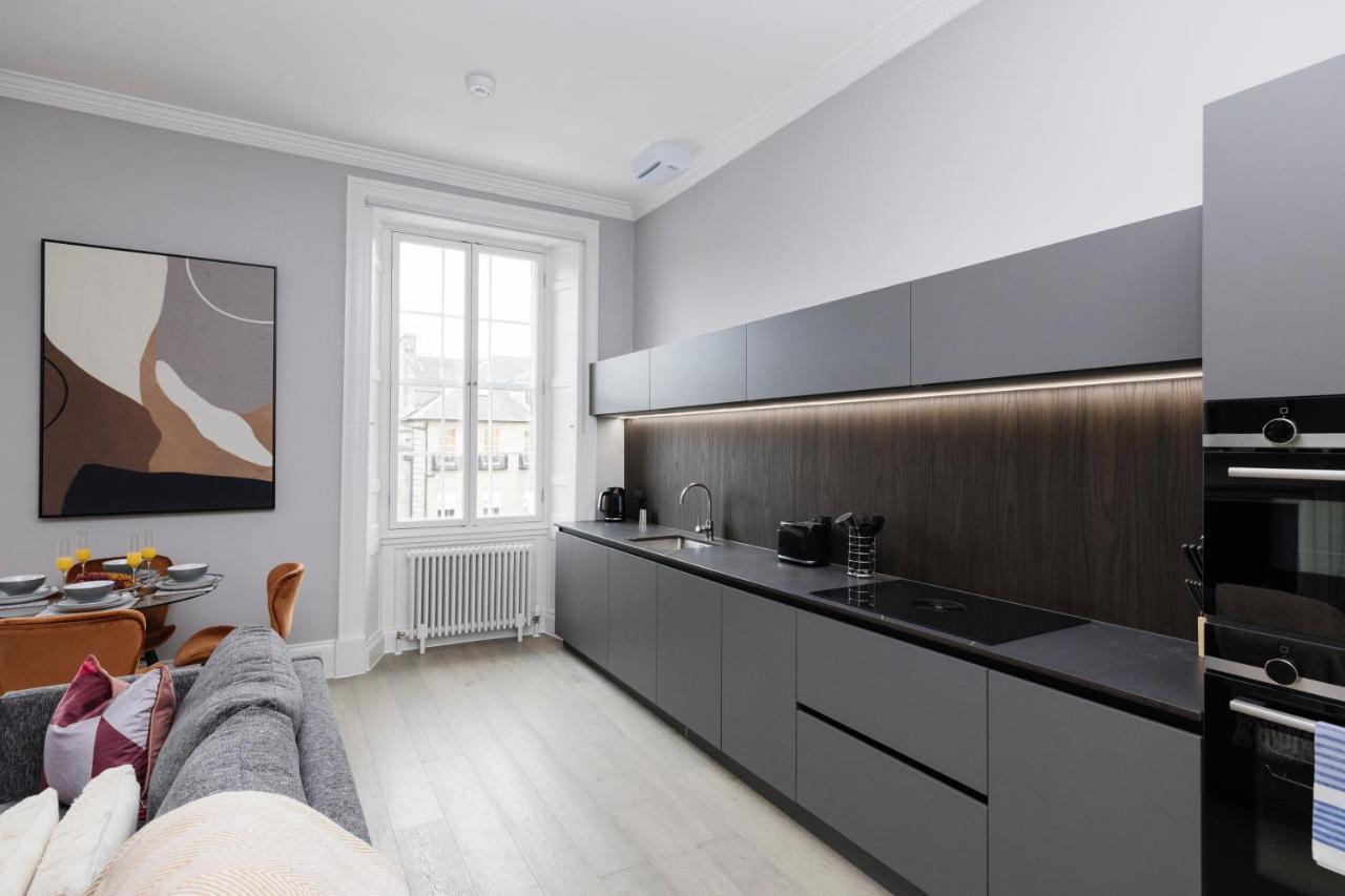 Joivy Luxurious Apt On Notable George Street Единбург Екстериор снимка