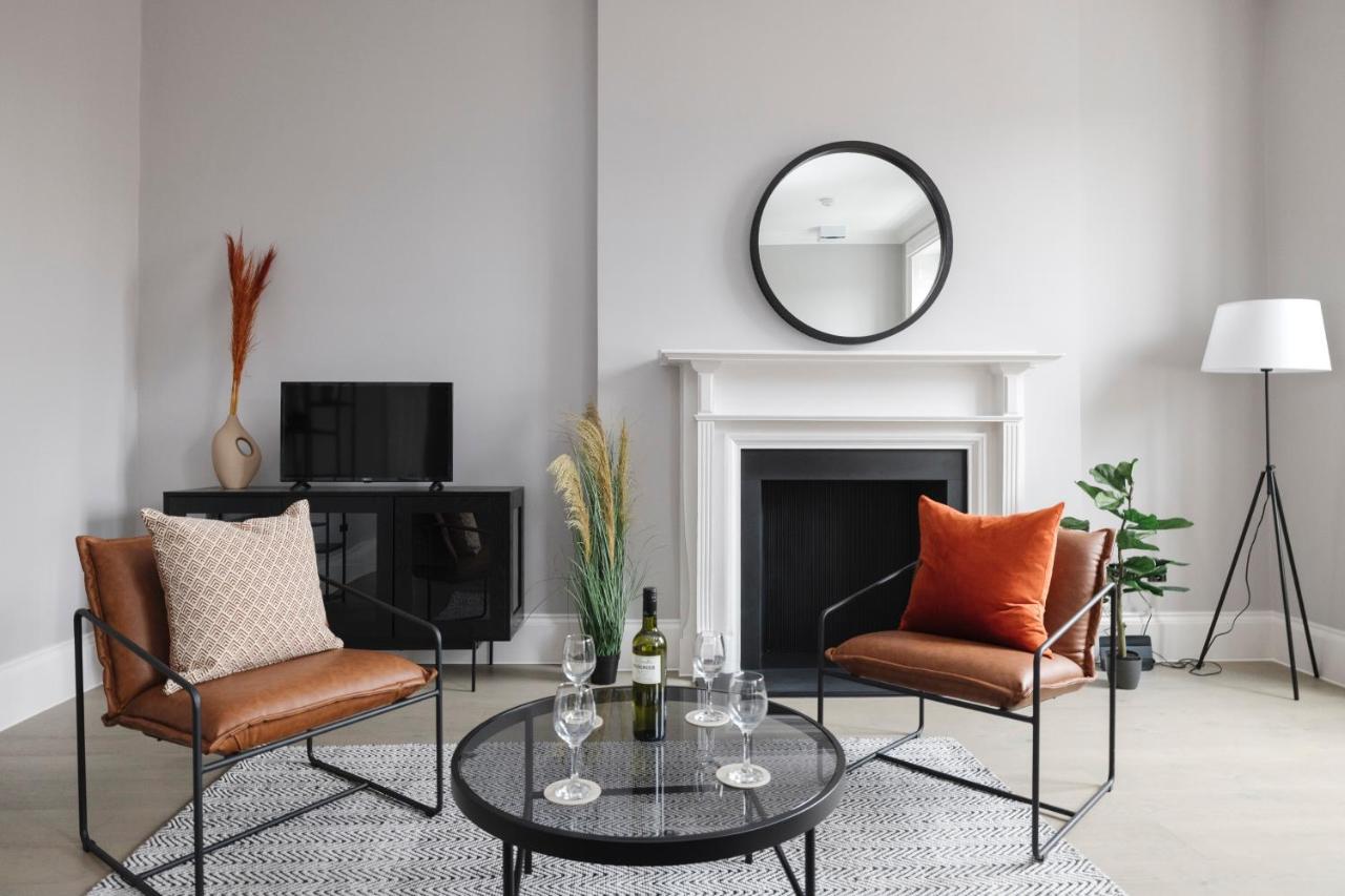 Joivy Luxurious Apt On Notable George Street Единбург Екстериор снимка